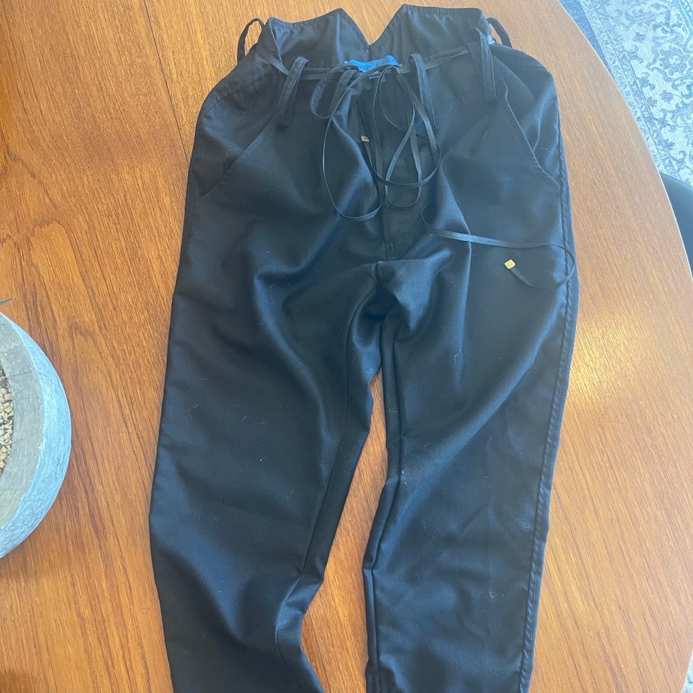Style! **VIVIAN RAMSEY** Black Lightweight Wool Pants with Cinched Waist Size 28